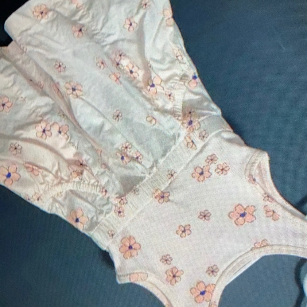 Kid’s good condition ribbed floral overall blouse